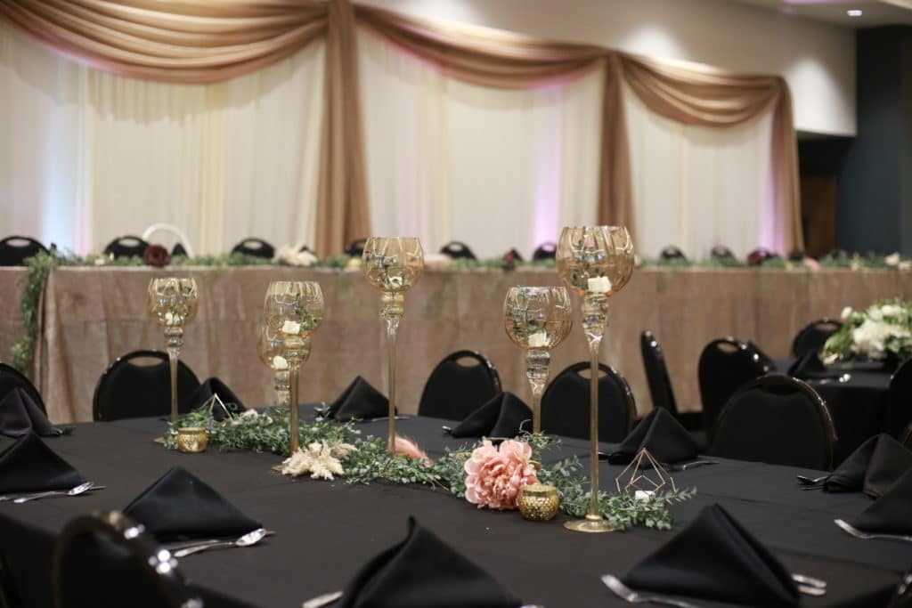Black and Gold Wedding Table Décor