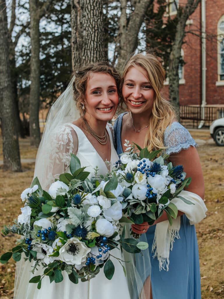 Jannie Bouquets Bride and Bridesmaid